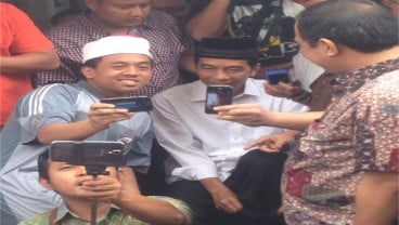 Inilah Foto Selfie Jokowi Usai Salat Jumat di Masjid PP Muhammadiyah