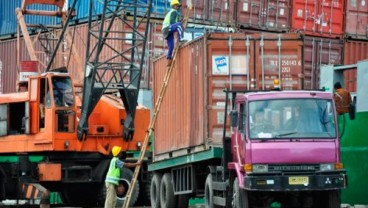 BONGKAR MUAT: Terminal Peti Kemas Semarang Setop 9 Shift