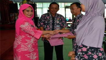 BUPATI KENDAL Raih Satya Lencana Pembangunan, Ini Alasannya