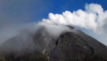 Gunung Slamet Meletuskan Abu, Ketinggian Hingga 1.500 Meter