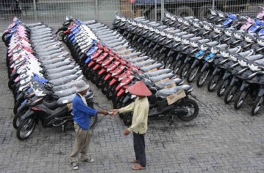 LEBARAN 2014: Honda Motor Bagikan 1.900 Paket Sembako