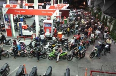 REPORTASE MUDIK LEBARAN 2014: Waspada Bensin Anda, SPBU di Sepanjang Pantura Penuh Kendaraan