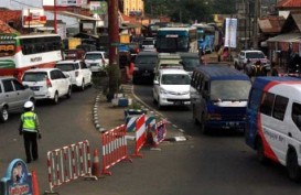 MUDIK LEBARAN 2014: Jelang Malam, Simpang Jomin Mulai Padat