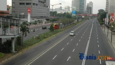 PANTAUAN IBU KOTA: Monas Padat, Thamrin Lengang