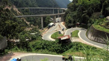 MUDIK LEBARAN 2014: Jembatan Kelok 9 Jadi Idola Pemudik Riau-Sumbar