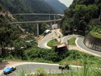 MUDIK LEBARAN 2014: Jembatan Kelok 9 Jadi Idola Pemudik Riau-Sumbar