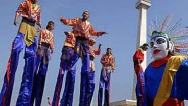 LIBUR LEBARAN 2014: Monas Diserbu Wisatawan, Tiket Murah