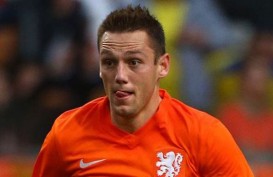 BURSA TRANSFER: Gagal ke MU, De Vrij Berlabuh ke Lazio