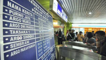 H+1 LEBARAN 2014: Arus Penumpang Kereta di Stasiun Gambir Belum Padat.