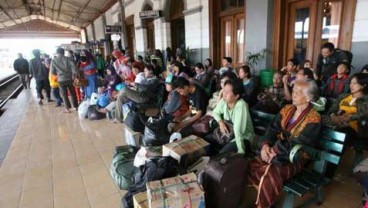 LEBARAN 2014: H+3,  Stasiun Gambir Masih Berangkatkan Pemudik