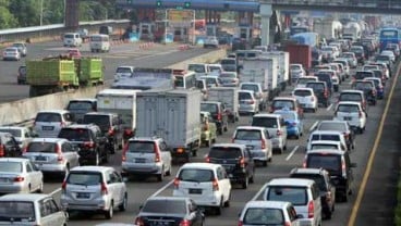 ARUS BALIK LEBARAN 2014: Tol Jakarta-Cikampek Padat