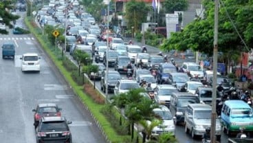 REPORTASE MUDIK LEBARAN 2014: Lalin Garut-Bandung Padat Merayap