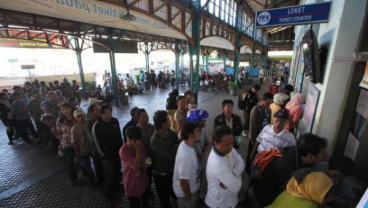 LIBUR LEBARAN 2014: Permintaan Tiket Arus Mudik & Balik Terus Terjadi