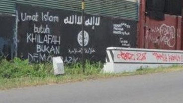 ISIS DI INDONESIA: Grafiti Dukungan Bertebaran di Lereng Gunung Lawu