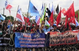 Karyawan Bank of India Surabaya Demo Minta Kenaikan Upah