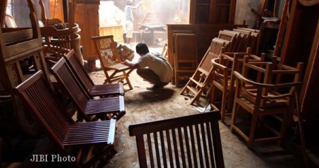 Industri mebel menjadi tidak efisien ketika melakukan stok bahan baku. /JIBI
