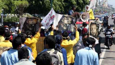 Pelantikan DPRD Kota Bekasi Diwarnai Demonstrasi Mahasiswa