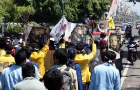 Pelantikan DPRD Kota Bekasi Diwarnai Demonstrasi Mahasiswa