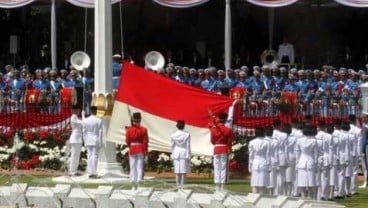 HUT KE-69 KEMERDEKAAN RI: SBY Pimpin Upacara Penurunan Bendera