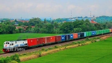 Kereta Api Logistik: Pemerintah Diminta Tindak Tegas Truk Over Tonase