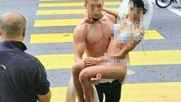 Tak Senonoh! Pasangan Ini Pre-Wedding Setengah Bugil di Jalan