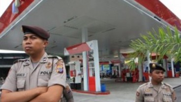 BBM LANGKA: Polisi Amankan SPBU