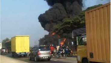 Pipa Pertamina di Subang Meledak, Jalur Pantura Macet Parah