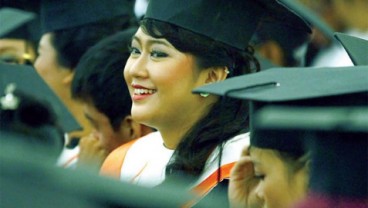 UNIVERSITAS INDONESIA Luluskan 4.943 Wisudawan