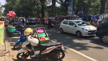 KEJUARAAN TERJUN PAYUNG: Sunday Market Libur, Pedagang Solo Tumpah ke Jalan