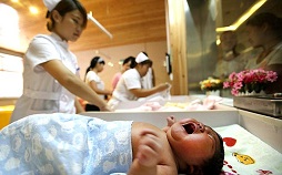 Wanita China Lahirkan Bayi Berukuran Raksasa