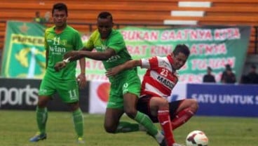 PERSEBAYA JUARA ISL 2014 (Grup 2), Persipura ke-2, Mitra Kukar ke-3