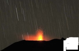 Gunung Slamet Semburkan Sinar Api & Lava Pijar, Warga Diimbau Waspada