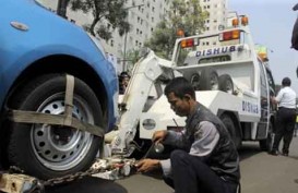 PARKIR LIAR: Mobil Diderek dari Kalibata Jakarta Selatan