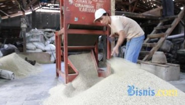 PENYALURAN RASKIN: Bulog Menolak,  Pemda Riau  Belum Bayar Utang