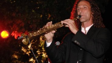 Kenny G, Si Peniup Saksofon Ini Kini Sukses Bermain Saham