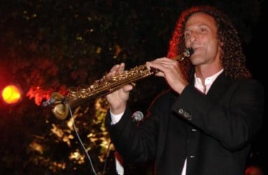 Kenny G, Si Peniup Saksofon Ini Kini Sukses Bermain Saham