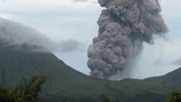 GUNUNG LOKON MELETUS: Status Siaga, Warga Diminta Waspada