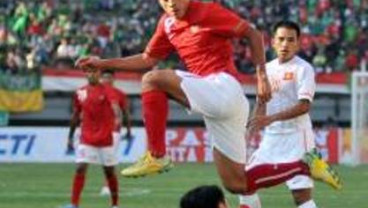 LAGA PERSAHABATAN: Indonesia vs Malaysia, Toni Sucipto dan Samsul Arif Bikin Gol Kedua. Skor Sementara 2-0