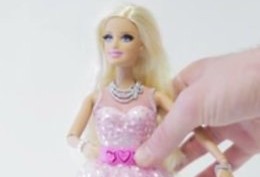 Boneka Berbicara Kotor, Ibu Ini Gugat Produsen Barbie