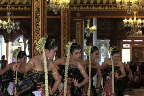 Melestarikan Budaya Jawa Melalui Pameran Wastra Pernikahan