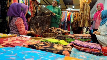 HARI BATIK NASIONAL: Pasar Klewer 'Pindah' ke Pasaraya Blok M