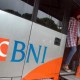 HARI BATIK NASIONAL: BNI Bagikan Kain Batik ke Nasabah