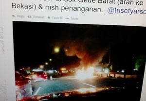 Mobil Honda Mobilio Terbakar di KM 4 Tol Pondok Gede Barat