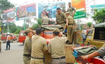 Satpol PP Kota Bekasi Tertibkan 39 Unit Becak