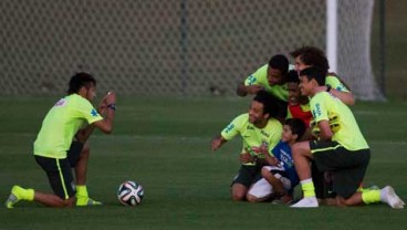 Brasil Bungkam Argentina 2-0, Neymar & Messi Diturunkan Sejak Menit Awal