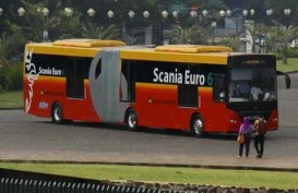 BUS TRANSJAKARTA:Kalau Ngebut ...Atap Serasa Mau Terbang