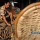 Jaga Warisan Nenek Moyang, Didi Sukses Produksi 4.000 Produk Rotan/Bulan
