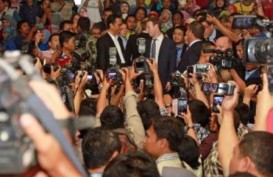 MARK ZUCKERBERG DI INDONESIA: Mark Unggah Foto Blusukan, Eh Akun Ini Ngadu Demokrasi Indonesia Terancam