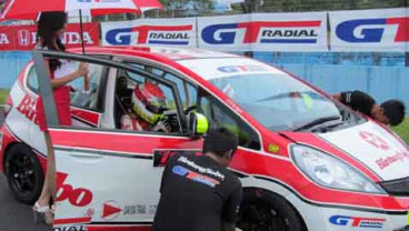 Pembalap Honda Racing Indonesia Menangi Seri IV Jazz Speed Challenge 9