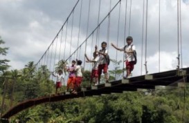 JEMBATAN INDIANA JONES LEBAK: 315 Jembatan Gantung di Lebak Masih Rusak Berat